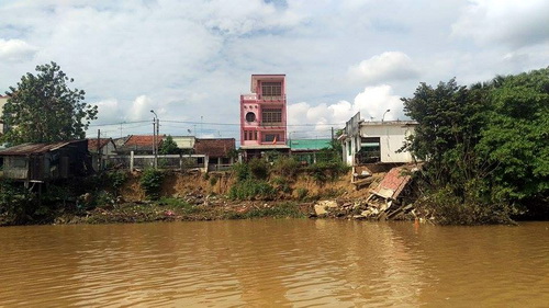 Nhiều[-]bệnh[-]viện[-]đổ[-]nước[-]thải[-]ra[-]sông[-]Đồng[-]Nai